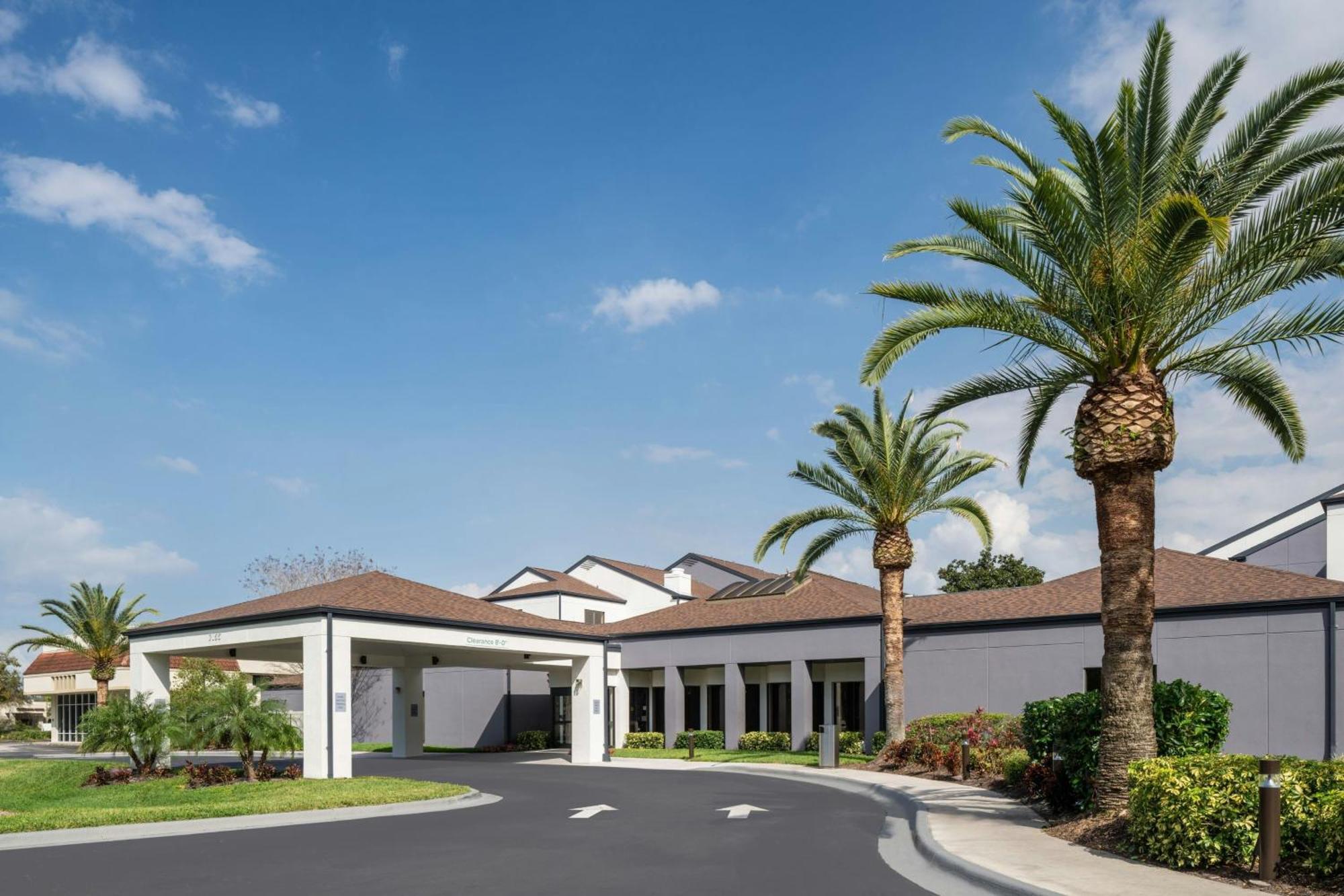 Courtyard By Marriott Orlando Airport Hotel Ngoại thất bức ảnh