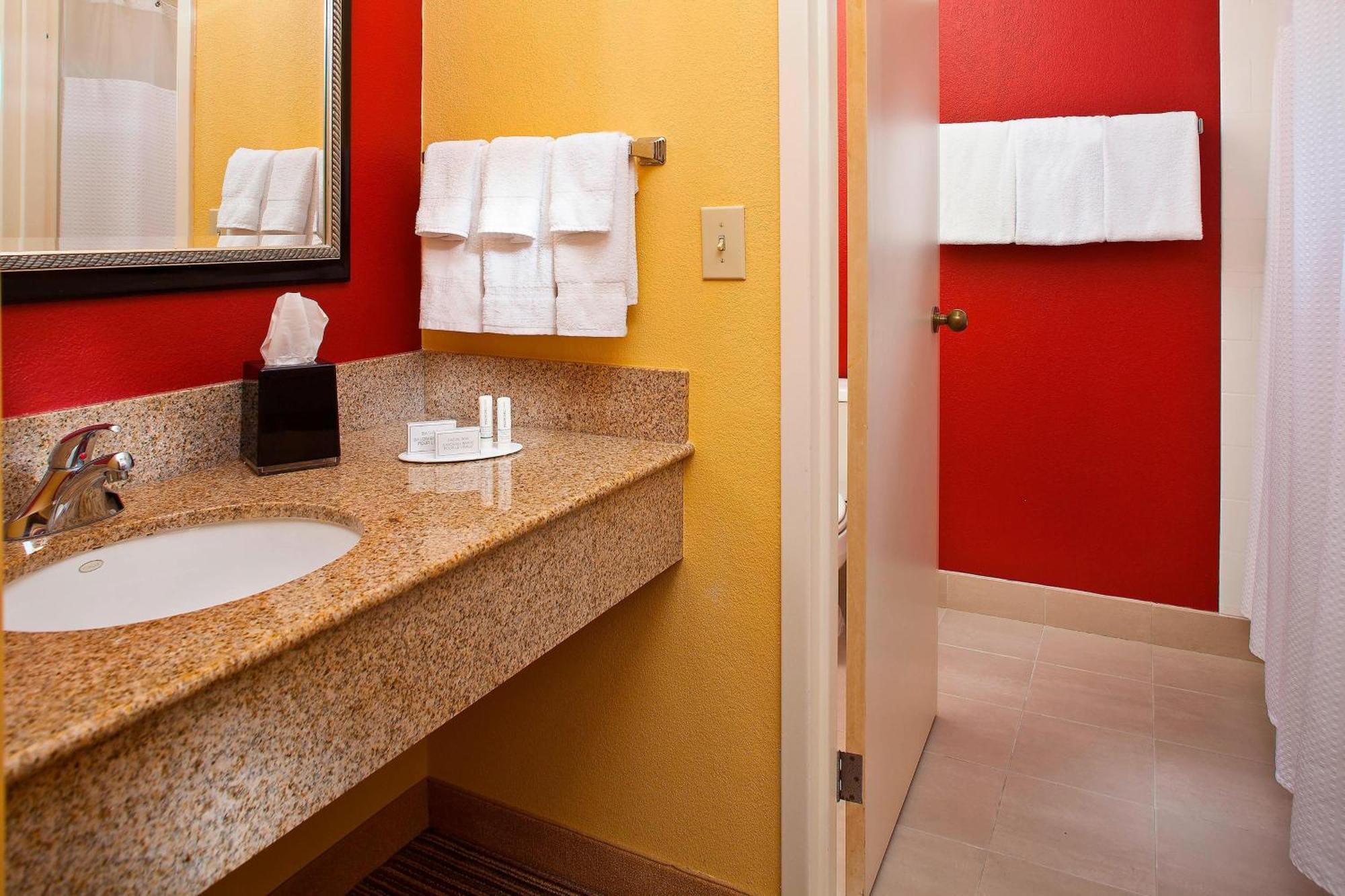 Courtyard By Marriott Orlando Airport Hotel Ngoại thất bức ảnh