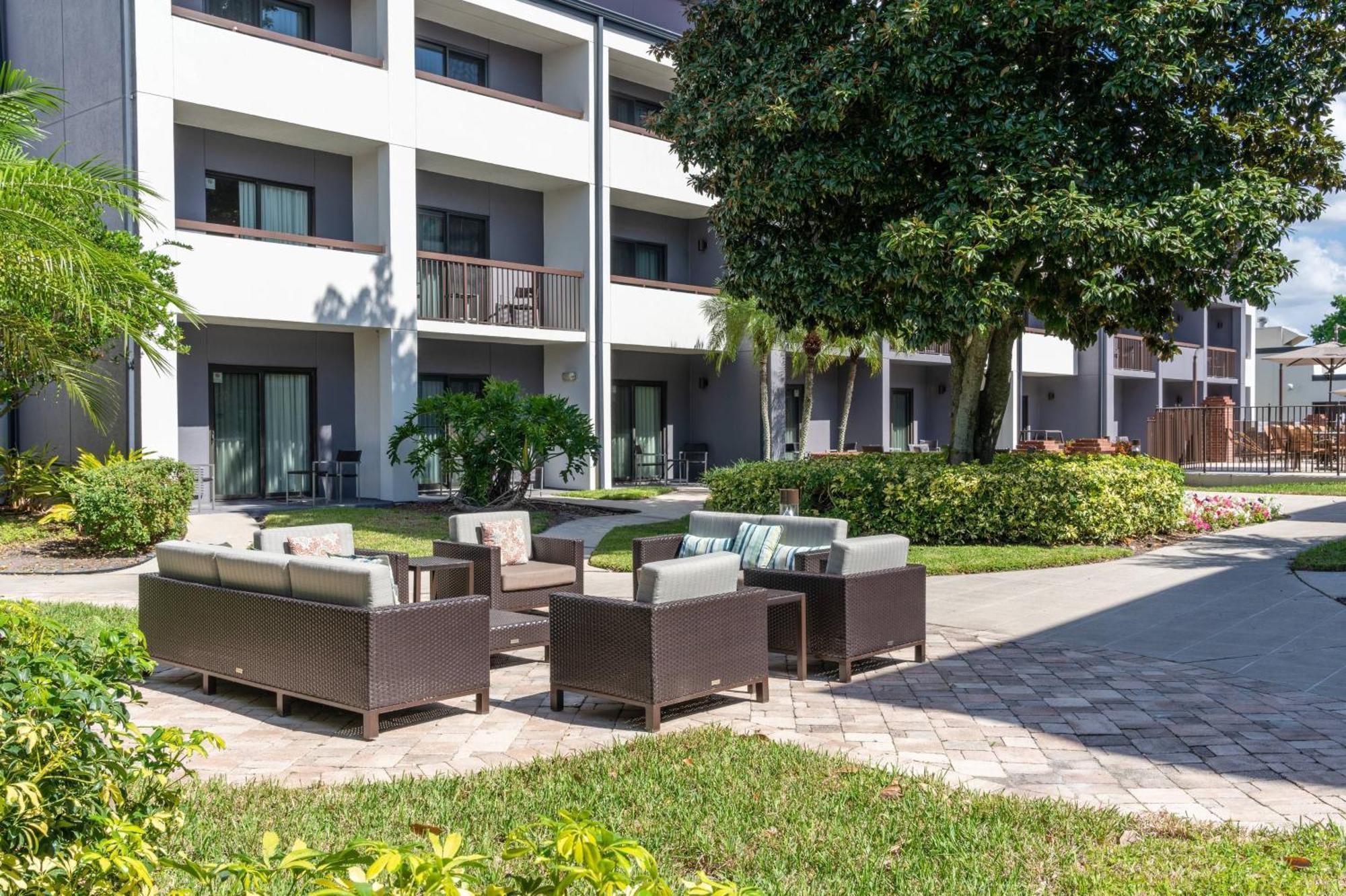 Courtyard By Marriott Orlando Airport Hotel Ngoại thất bức ảnh